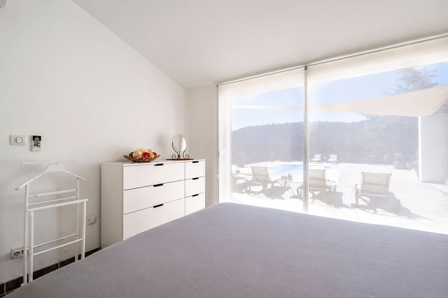 Bedroom with calm, natural tones